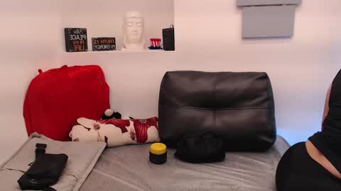 Eva Twiss online show from March 2026 12:20:02 PM