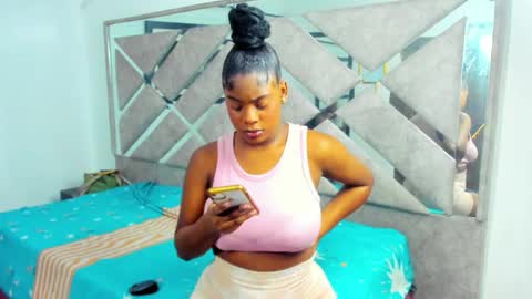 Snapshot of evaxemma chatting on November 2025 01:02:01 PM Eva And Emmanuel online show from November 2025 01:02:01 PM