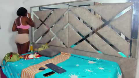 Snapshot of evaxemma chatting on November 2025 01:02:01 PM Eva And Emmanuel online show from November 2025 01:02:01 PM