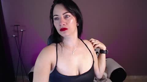 Evee online show from May 2026 03:39:01 PM