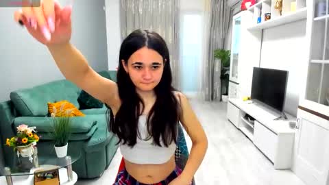 eveeevian online show from November 2025 08:25:01 AM