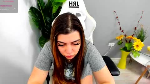 eveeevian online show from April 2026 11:53:01 AM
