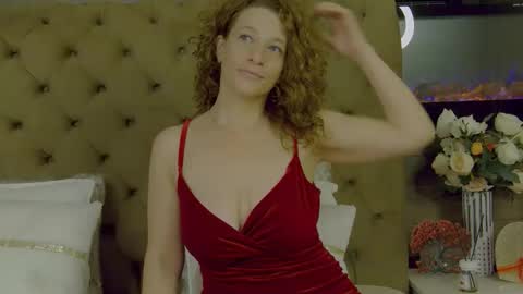 EveHamilton online show from September 2025 05:51:02 PM