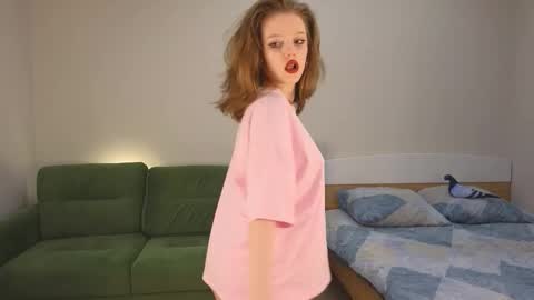 Snapshot of eveleen_soleen chatting on September 2025 01:15:02 PM Eveleen online show from September 2025 01:15:02 PM