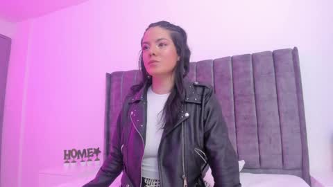 Snapshot of evelin__thompsson chatting on April 2026 01:27:02 AM evelin__thompsson online show from April 2026 01:27:02 AM