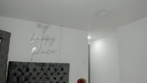 Snapshot of evelin__thompsson chatting on April 2026 04:03:02 AM evelin__thompsson online show from April 2026 04:03:02 AM