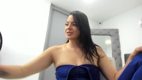 Snapshot of evelin__thompsson chatting on May 2026 03:48:01 AM evelin__thompsson online show from May 2026 03:48:01 AM