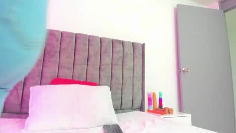 Snapshot of evelin__thompsson chatting on May 2026 03:02:02 AM evelin__thompsson online show from May 2026 03:02:02 AM
