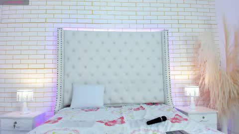 Evelin online show from September 2025 12:51:01 PM