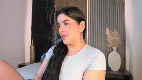 E V E L I N online show from March 2026 02:28:02 AM