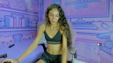 Snapshot of evelin_shy chatting on December 2024 07:17:02 AM Evelin online show from December 2024 07:17:02 AM