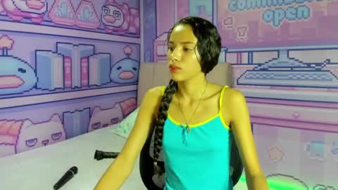 Snapshot of evelin_shy chatting on January 2025 02:50:02 AM Evelin online show from January 2025 02:50:02 AM