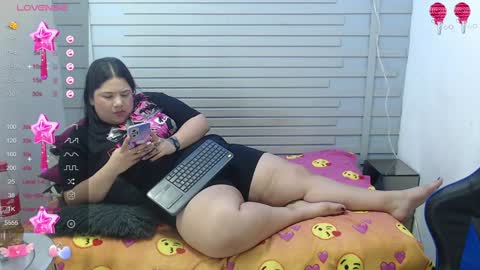 Snapshot of evelin_zaens chatting on December 2024 07:06:02 AM evelin zaens online show from December 2024 07:06:02 AM