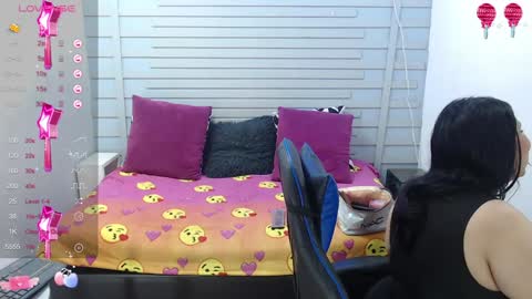 Snapshot of evelin_zaens chatting on January 2025 11:44:01 PM evelin zaens online show from January 2025 11:44:01 PM