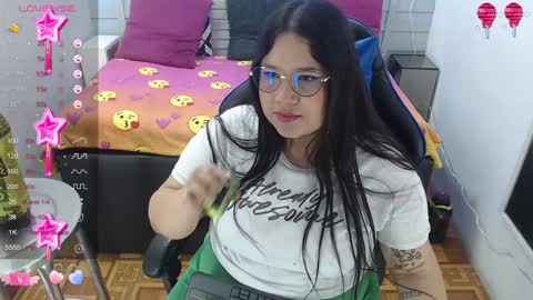 Snapshot of evelin_zaens chatting on January 2025 04:54:02 AM evelin zaens online show from January 2025 04:54:02 AM