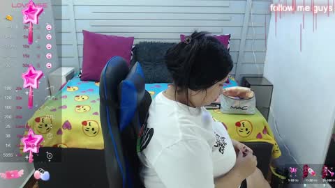 Snapshot of evelin_zaens chatting on January 2025 04:12:01 AM evelin zaens online show from January 2025 04:12:01 AM
