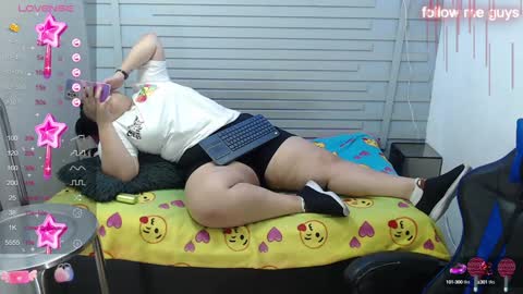Snapshot of evelin_zaens chatting on January 2025 10:17:02 AM evelin zaens online show from January 2025 10:17:02 AM