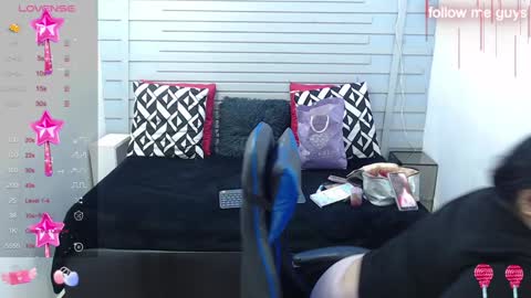 Snapshot of evelin_zaens chatting on January 2025 03:51:01 AM evelin zaens online show from January 2025 03:51:01 AM