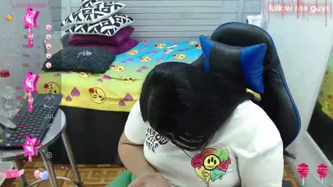 Snapshot of evelin_zaens chatting on February 2025 01:18:02 PM evelin zaens online show from February 2025 01:18:02 PM