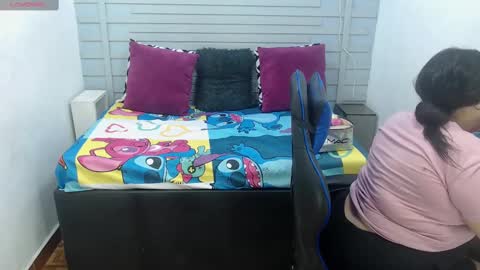Snapshot of evelin_zaens chatting on February 2025 03:44:02 AM evelin zaens online show from February 2025 03:44:02 AM