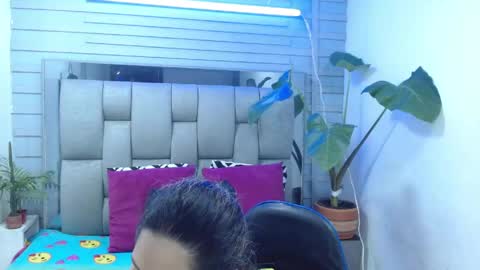 evelin zaens online show from April 2026 04:08:02 AM