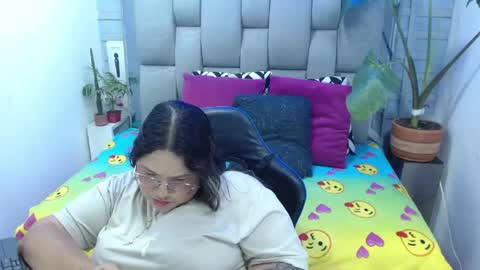 evelin zaens online show from April 2026 04:59:02 AM