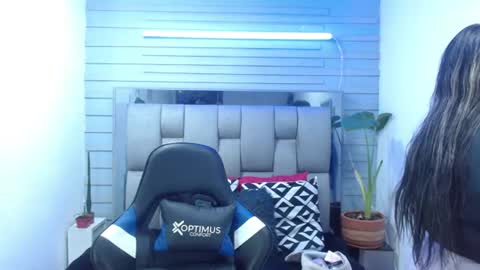 evelin zaens online show from June 2026 04:37:02 AM