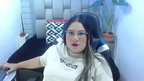 evelin zaens online show from June 2026 03:49:01 AM