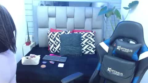 evelin zaens online show from June 2026 05:13:02 AM