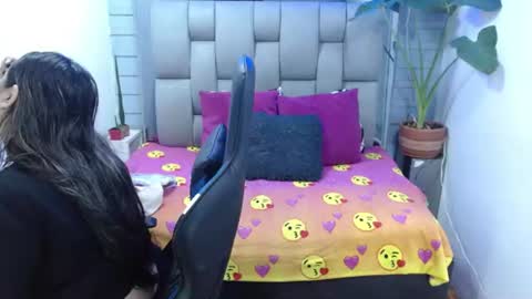 evelin zaens online show from July 2026 03:44:02 AM
