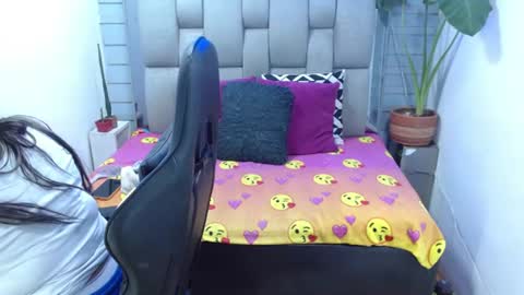 evelin zaens online show from July 2026 04:06:02 AM