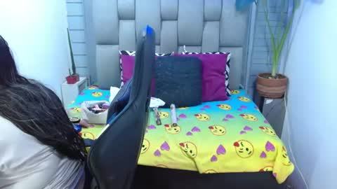 evelin zaens online show from July 2026 04:18:01 AM