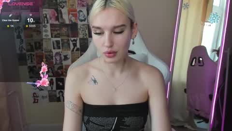 Snapshot of evelinalu chatting on January 2026 06:29:01 AM Evelina online show from January 2026 06:29:01 AM