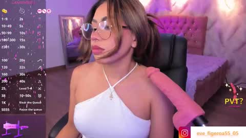 Eveline  online show from March 2026 07:09:01 PM