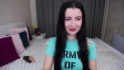 Snapshot of evelingills chatting on November 2025 06:24:02 AM Evelin online show from November 2025 06:24:02 AM