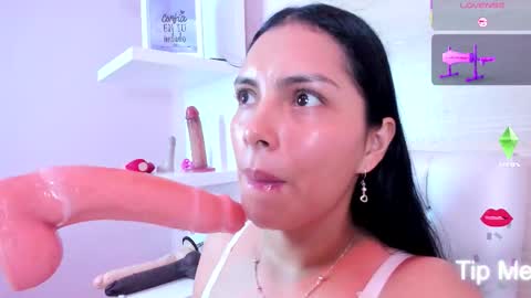 Snapshot of evelinn_belen chatting on October 2025 04:27:01 PM Evelinn belen online show from October 2025 04:27:01 PM