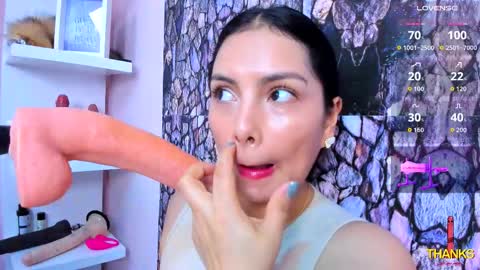 Snapshot of evelinn_belen chatting on November 2025 11:44:02 AM Evelinn belen online show from November 2025 11:44:02 AM