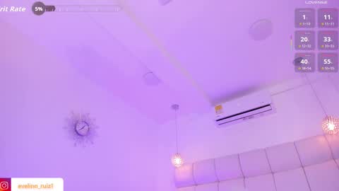 Evelinn online show from September 2025 07:06:02 PM