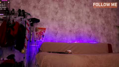 Snapshot of evelively chatting on December 2024 09:57:01 PM evelively online show from December 2024 09:57:01 PM
