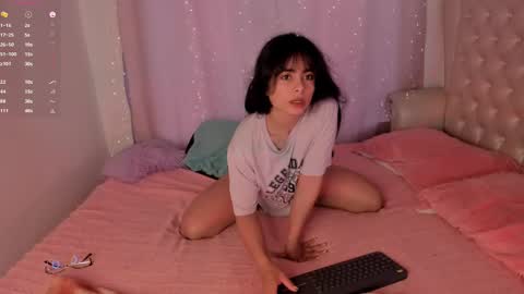 evelyn evelyn online show from March 2025 03:20:01 PM