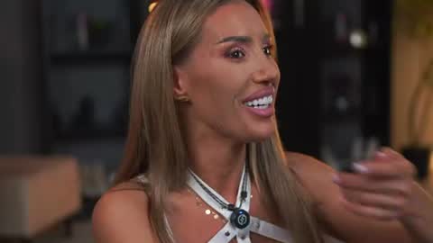 Snapshot of evelyn_evyy chatting on June 2026 06:11:02 PM Evelyn online show from June 2026 06:11:02 PM