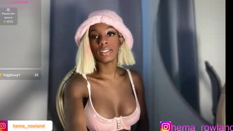 Snapshot of evelyn_jhonson3 chatting on December 2024 11:18:02 AM E V E L Y N online show from December 2024 11:18:02 AM