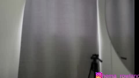 E V E L Y N  online show from January 2025 12:24:01 PM