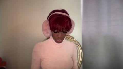 Snapshot of evelyn_jhonson3 chatting on January 2025 12:39:02 PM E V E L Y N online show from January 2025 12:39:02 PM