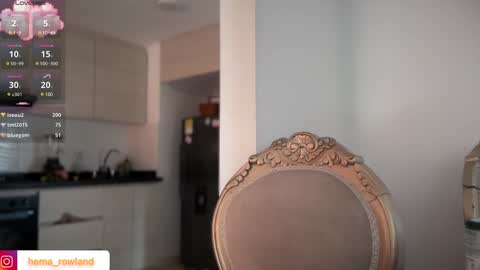 E V E L Y N  online show from February 2025 02:48:01 PM