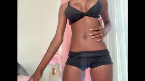 E V E L Y N  online show from September 2025 02:05:02 PM