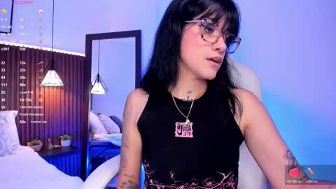 Snapshot of evelyn_samantha chatting on October 2025 02:47:02 AM evelyn online show from October 2025 02:47:02 AM