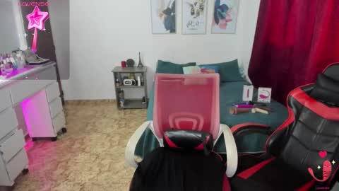 Evelyn online show from March 2026 10:28:01 PM