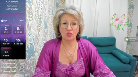 Snapshot of evelynblissful chatting on December 2024 08:20:02 AM Evelyn online show from December 2024 08:20:02 AM