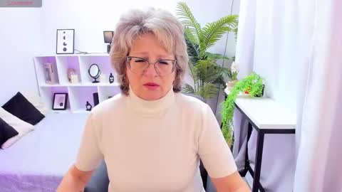 Snapshot of evelynblissful chatting on November 2025 05:06:01 AM Evelyn online show from November 2025 05:06:01 AM